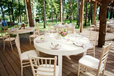 Tablo ayarı ve çiçek kompozisyonlar