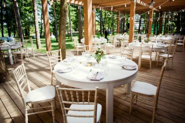 Tablo ayarı ve çiçek kompozisyonlar