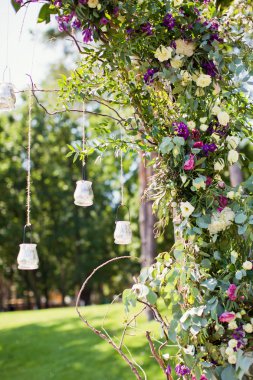 Düğün kemer mumlar yanan asılı ile