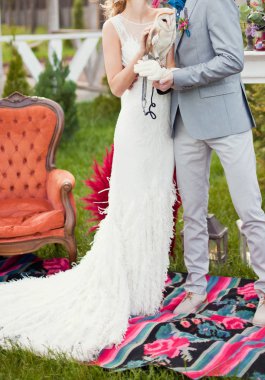 Gelin ve damat peçeli baykuş holding