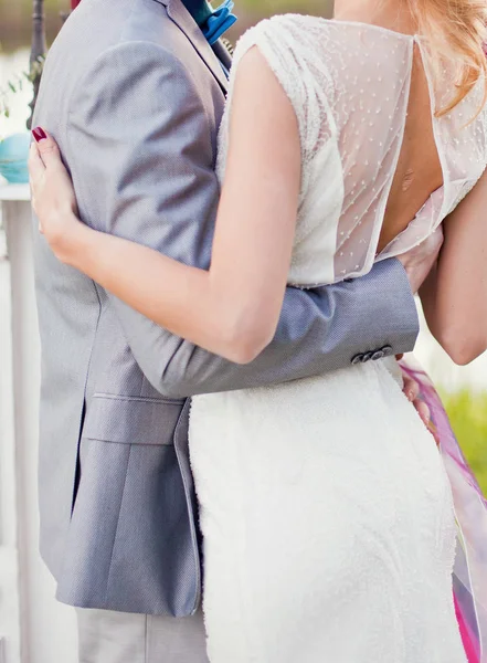 Menyasszony és a vőlegény, nyári bohemian esküvői — Stock Fotó