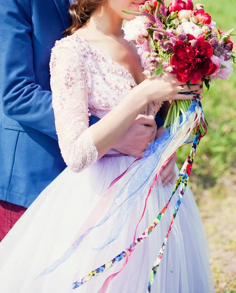 Bride and groom, spring boho wedding — Stock Photo, Image