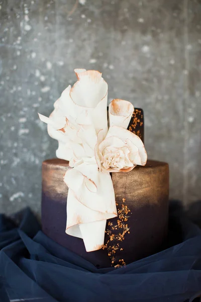 Темні весільний торт — стокове фото