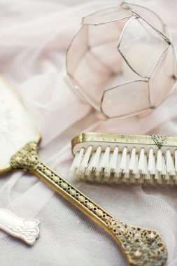 Vintage el ayna ve saç fırçası