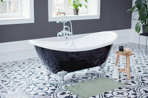 Svarta och vita badrum — Stockfoto