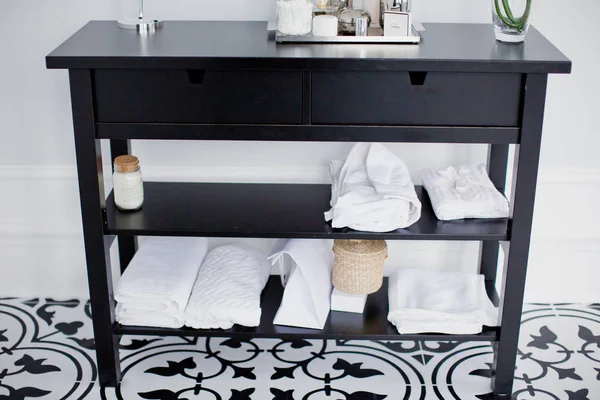 Black and white bathroom — Stock Photo, Image