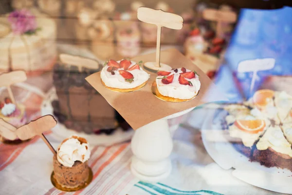 Torte saporite con bacche — Foto Stock