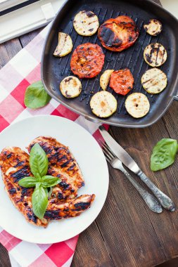 Sebzeli ızgara tavuk