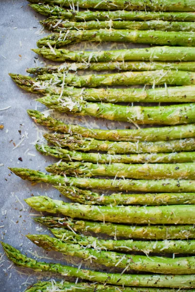 Ugnsbakad grön sparris — Stockfoto