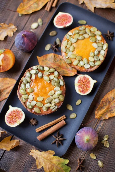 Pumpkin Pies Black Plate Figs Cinnamon Sticks Star Anise Persimmons — Stock Photo, Image