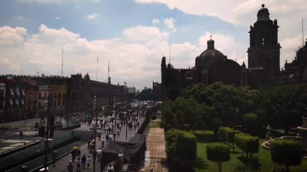 Vista Alta Das Pessoas Que Caminham Perto Praça Principal Catedral — Vídeo de Stock