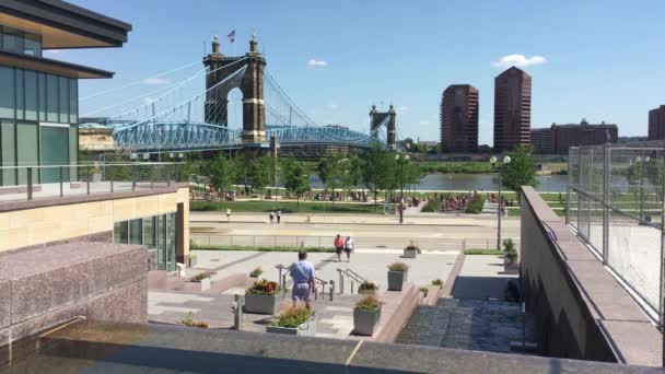 Vista Centro Cincinnati Área Com Ponte — Vídeo de Stock