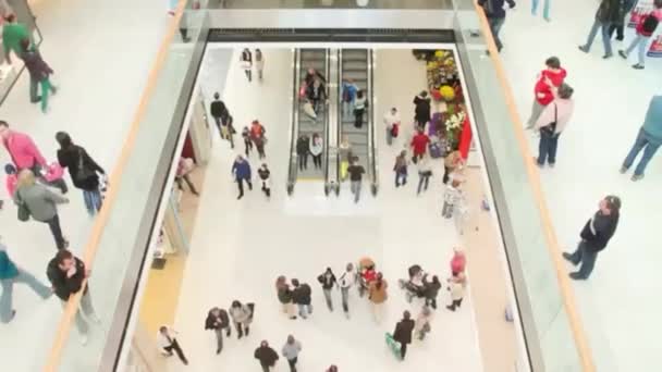 Прогулочные Люди Недавно Открытом Торговом Центре — стоковое видео