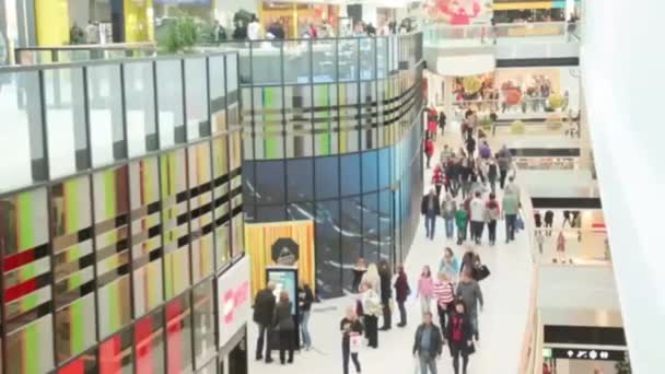 Promenades Dans Centre Commercial Nouvellement Ouvert — Video