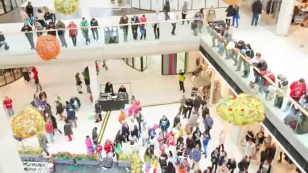 Mensen Wandelen Het Pas Geopende Winkelcentrum Center — Stockvideo