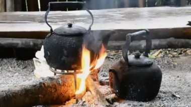 şenlik ateşi kırsal Tayland tarihinde eski su ısıtıcısı