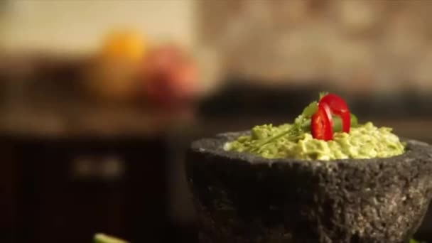 Guacamole and mexican vegetables and spices — Stock Video