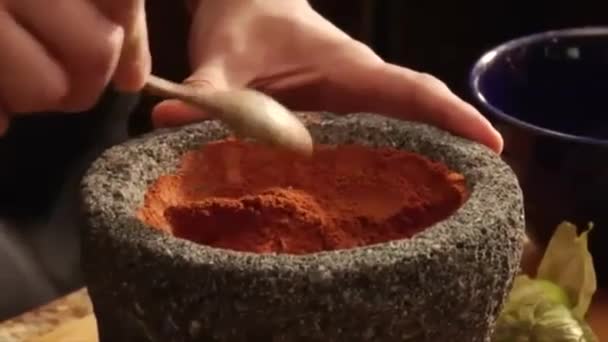 Перец mocaljete дробления перца — стоковое видео