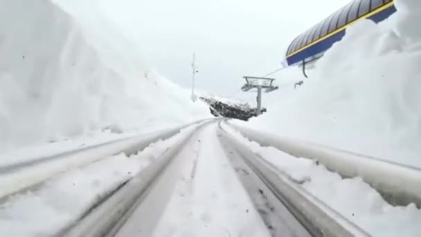 Montaña rusa de nieve de arranque — Vídeos de Stock