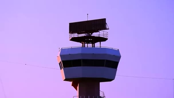 レーダー通信タワー飛行機 — ストック動画