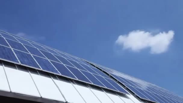 Paneles solares Energía alternativa — Vídeos de Stock