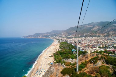 Kleopatra sahilinde ki deniz kıyısı. Türkiye, Alanya. Deniz kenarında rahatlatıcı tatil