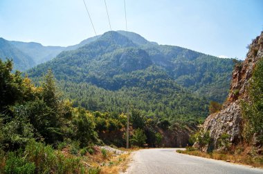 Türkiye'de dağ manzarası. Alanya'da dimcay nehri alanı. Güzel nefes kesen dağ manzarası