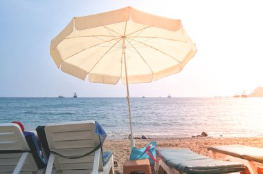 Kleopatra sahilindeki deniz kıyısında. Hindi, Alanya. Rahatlatıcı Ho