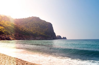 Kleopatra sahilindeki deniz kıyısında. Hindi, Alanya. Rahatlatıcı Ho