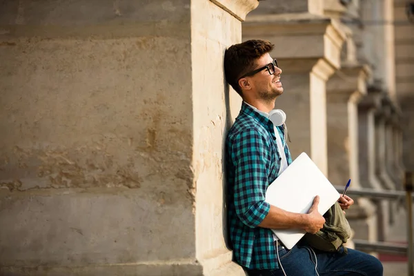 Estudiante Feliz Relajado Tomando Gran Aliento Después Éxito Examen Feliz — Foto de Stock