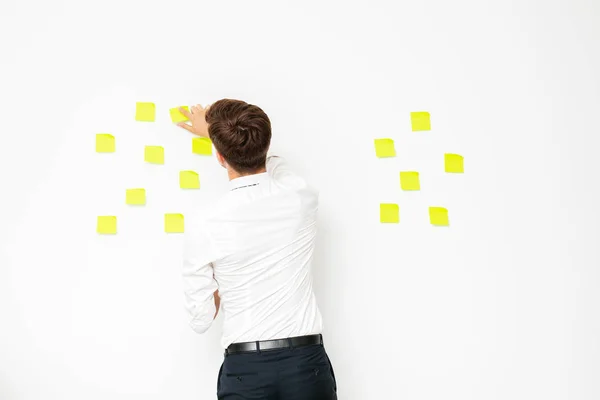 Rückseite Eines Büros Männer Bei Der Arbeit Mit Post Auf — Stockfoto