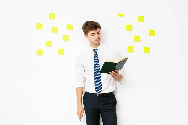 Eleganter Mann Büro Anwalt Oder Corporate Guy Studing Oder Eine — Stockfoto