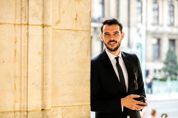 Elegante Homem Elegante Empresário Sucesso Fora Olhando Com Confiança Com — Fotografia de Stock