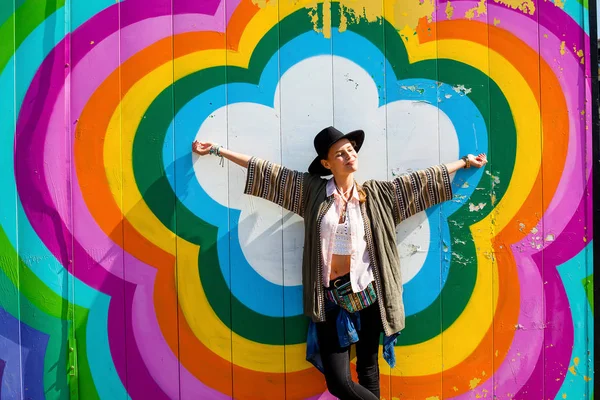 Young Girl Hat Hipster Traveler Smiling Enjoying Life Freedom Standing — Stock Photo, Image