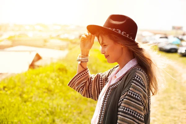 Seyahat Zevk Özgürlük Gençlik Genç Güzel Ücretsiz Kız Siyah Şapka — Stok fotoğraf