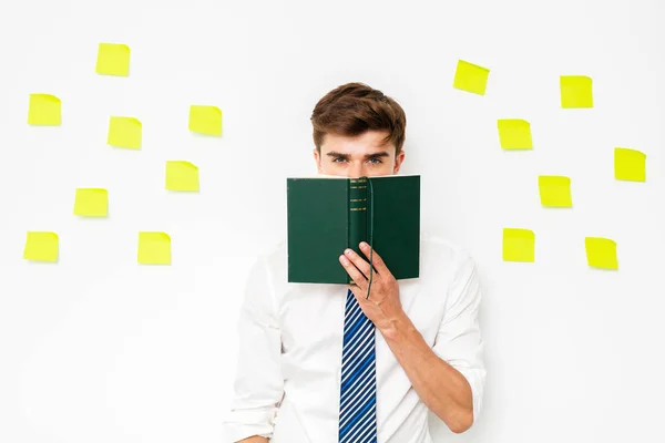 Homem Elegante Escritório Advogado Cara Corporativo Estudando Fazendo Uma Pesquisa — Fotografia de Stock