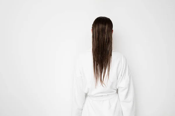 Back Young Woman Showing Her Wet Hair Camera Bathrobe White — Stock Photo, Image