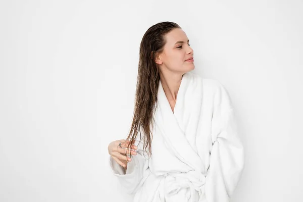 Young Natural Beauty Woman Standing Wet Hair Shower Hair Treatment — Stock Photo, Image