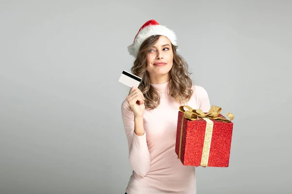 Zeit Für Weihnachtseinkäufe Junge Schöne Frau Mit Weihnachtsmütze Die Eine — Stockfoto