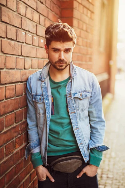 Handsome Cool Young Man Posing Brick Wall Smiling Camera Lifstyle — Stock Photo, Image