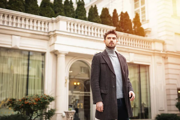 Confident Stylish Man Standing Front Hotel Nice Old Building — Stock Photo, Image