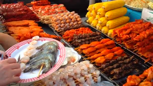 Exotisches Asiatisches Streetfood Auf Einem Markt Thailand — Stockvideo