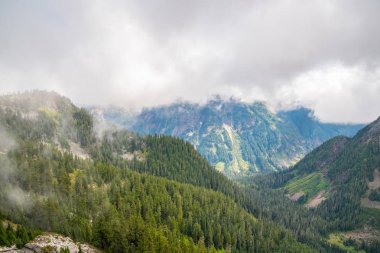 Seattle yakınlarındaki yüksek dağlarda muhteşem manzara