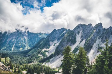 Seattle yakınlarındaki yüksek dağlarda muhteşem manzara