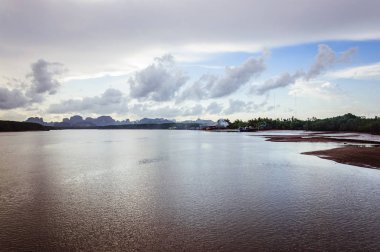 Güzel manzara okyanus Tayland'da defne üzerinde