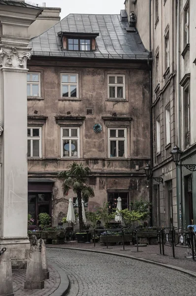 Rue Étroite Dans Vieille Ville Avec Vue Sur Vieux Bâtiment — Photo