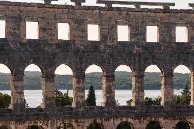 Gün batımında antik Arena Pula 'dan deniz manzarası
