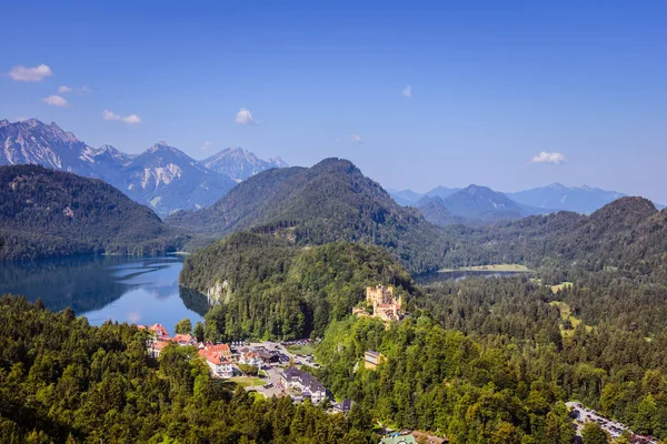 Alman Alpleri Ndeki Hohenschwangau Şatosunu Çevreleyen Orman Dağları Kaplamıştı — Stok fotoğraf