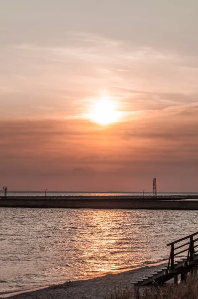 Orangefarbene Sonnenstrahlen Reflektieren Sich Wasser Der Ostsee Sommer — Stockfoto