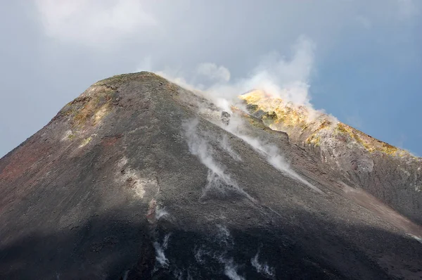 Volkan Etna Sicilya İtalya pik Buhar ve kükürt ile